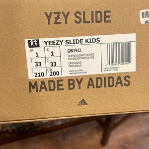 Kids Yeezy slides